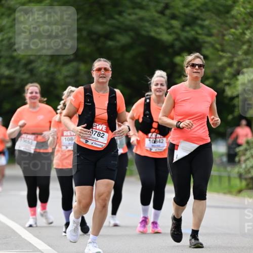 15.06.2025 - REWE Women's Run Dr. Thomas Lammeyer http://msf.ph/oto/7947384 15.06.2025 09:24:05 Laufen 782, 108, 10655, 10842 meine-sportfotos.de