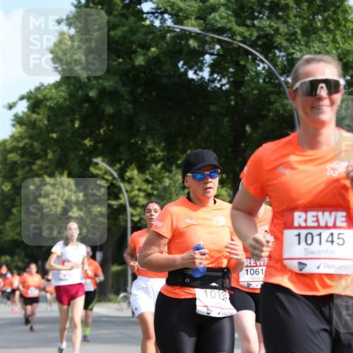 15.06.2025 - REWE Women's Run Jannik Wohlers http://msf.ph/oto/7947553 15.06.2025 09:45:58 Laufen 10139, 1061, 10145 meine-sportfotos.de