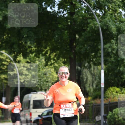 15.06.2025 - REWE Women's Run Jannik Wohlers http://msf.ph/oto/7947665 15.06.2025 09:46:03 Laufen 10342 meine-sportfotos.de