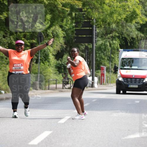 15.06.2025 - REWE Women's Run Jannik Wohlers http://msf.ph/oto/7947697 15.06.2025 10:23:47 Laufen 5338, 4249 meine-sportfotos.de