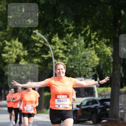 15.06.2025 - REWE Women's Run Jannik Wohlers http://msf.ph/oto/7947698 15.06.2025 09:46:04 Laufen 10315, 10355 meine-sportfotos.de