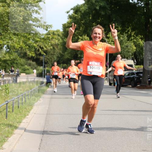 15.06.2025 - REWE Women's Run Jannik Wohlers http://msf.ph/oto/7947773 15.06.2025 09:46:09 Laufen 10298, 10649, 10323, 706 meine-sportfotos.de