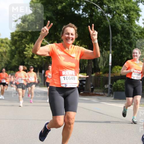 15.06.2025 - REWE Women's Run Jannik Wohlers http://msf.ph/oto/7947801 15.06.2025 09:46:09 Laufen 10649, 10207, 10315 meine-sportfotos.de