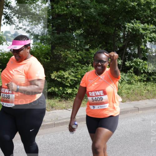 15.06.2025 - REWE Women's Run Jannik Wohlers http://msf.ph/oto/7948026 15.06.2025 10:23:57 Laufen 5338, 5409 meine-sportfotos.de