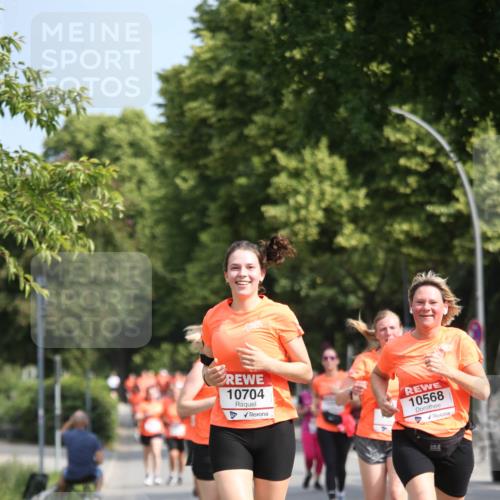 15.06.2025 - REWE Women's Run Jannik Wohlers http://msf.ph/oto/7948088 15.06.2025 09:46:27 Laufen 10704, 10568 meine-sportfotos.de