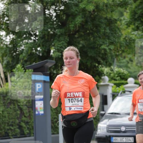 15.06.2025 - REWE Women's Run Jannik Wohlers http://msf.ph/oto/7948141 15.06.2025 08:30:49 Laufen 10764, 1043, 10 meine-sportfotos.de
