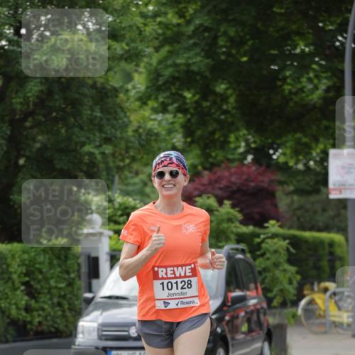 15.06.2025 - REWE Women's Run Jannik Wohlers http://msf.ph/oto/7948243 15.06.2025 08:30:54 Laufen 10, 10128 meine-sportfotos.de