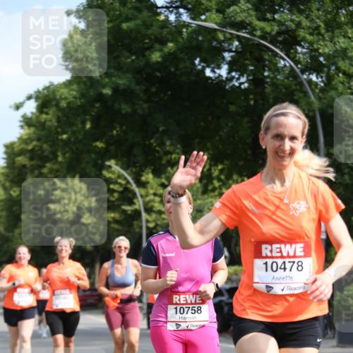 15.06.2025 - REWE Women's Run Jannik Wohlers http://msf.ph/oto/7948279 15.06.2025 09:46:40 Laufen 10758, 10478 meine-sportfotos.de
