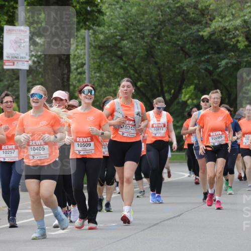 15.06.2025 - REWE Women's Run Jannik Wohlers http://msf.ph/oto/7948282 15.06.2025 08:30:57 Laufen 15, 2025, 10257, 10405, 10509, 107, 10350, 10347, 10811, 10285, 106, 10267, 10800 meine-sportfotos.de