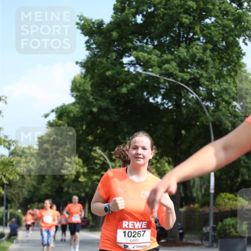 15.06.2025 - REWE Women's Run Jannik Wohlers http://msf.ph/oto/7948353 15.06.2025 09:46:45 Laufen 10267 meine-sportfotos.de