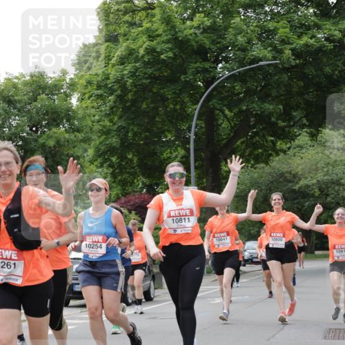 15.06.2025 - REWE Women's Run Jannik Wohlers http://msf.ph/oto/7948506 15.06.2025 08:31:07 Laufen 261, 10254, 0179, 10811, 10641, 10800, 10814 meine-sportfotos.de
