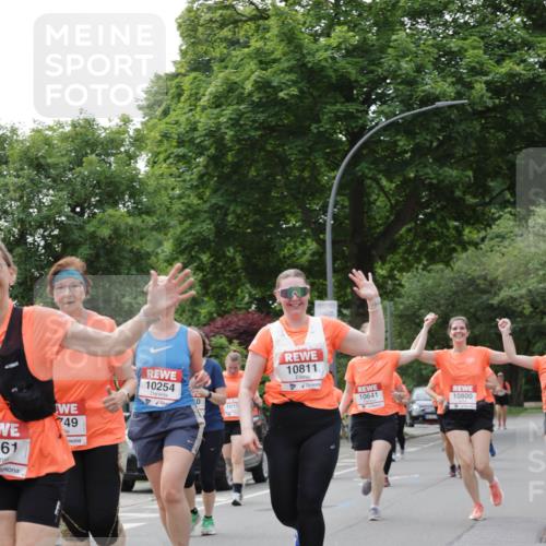 15.06.2025 - REWE Women's Run Jannik Wohlers http://msf.ph/oto/7948513 15.06.2025 08:31:07 Laufen 261, 49, 10254, 0, 1017, 10811, 10641, 10800 meine-sportfotos.de