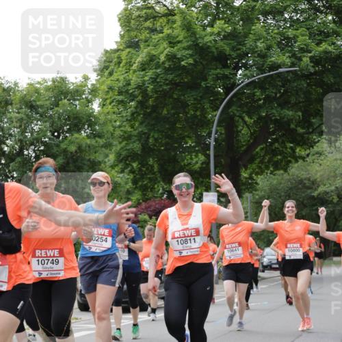 15.06.2025 - REWE Women's Run Jannik Wohlers http://msf.ph/oto/7948518 15.06.2025 08:31:07 Laufen 10641, 10800, 10749, 0254, 10, 10811 meine-sportfotos.de