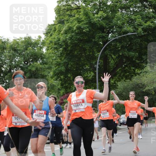 15.06.2025 - REWE Women's Run Jannik Wohlers http://msf.ph/oto/7948525 15.06.2025 08:31:07 Laufen 107, 10254, 10, 10811, 10641, 10800 meine-sportfotos.de