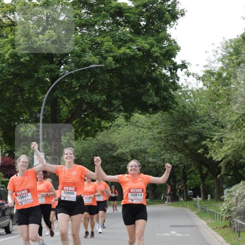 15.06.2025 - REWE Women's Run Jannik Wohlers http://msf.ph/oto/7948551 15.06.2025 08:31:08 Laufen 10641, 0429, 10800, 10247, 10814 meine-sportfotos.de