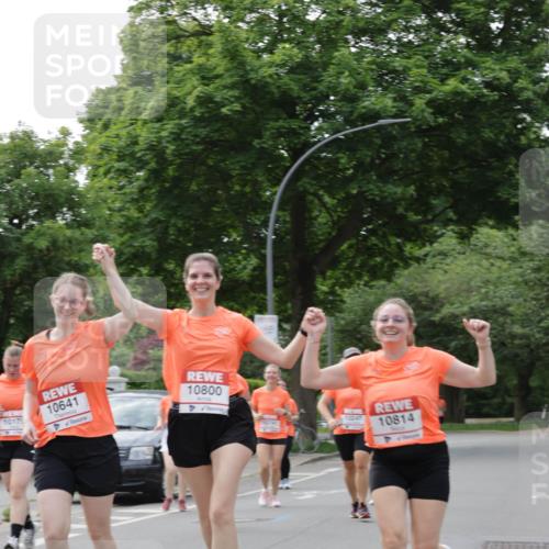 15.06.2025 - REWE Women's Run Jannik Wohlers http://msf.ph/oto/7948603 15.06.2025 08:31:09 Laufen 10175, 10641, 10800, 10814 meine-sportfotos.de