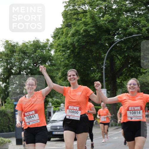 15.06.2025 - REWE Women's Run Jannik Wohlers http://msf.ph/oto/7948622 15.06.2025 08:31:09 Laufen 10641, 1043, 10800, 10814 meine-sportfotos.de