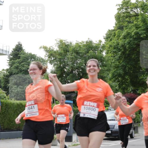 15.06.2025 - REWE Women's Run Jannik Wohlers http://msf.ph/oto/7948636 15.06.2025 08:31:10 Laufen 10210, 10641, 10179, 10800, 1043, 10429, 10814 meine-sportfotos.de