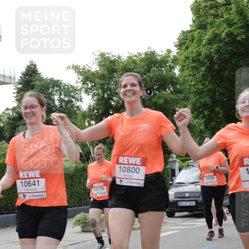 15.06.2025 - REWE Women's Run Jannik Wohlers http://msf.ph/oto/7948645 15.06.2025 08:31:10 Laufen 0210, 10641, 10800, 10179, 1043, 10429, 10814, 10247 meine-sportfotos.de