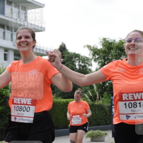 15.06.2025 - REWE Women's Run Jannik Wohlers http://msf.ph/oto/7948686 15.06.2025 08:31:11 Laufen 10800, 10179, 10814, 10741 meine-sportfotos.de