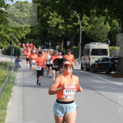 15.06.2025 - REWE Women's Run Jannik Wohlers http://msf.ph/oto/7948693 15.06.2025 09:47:23 Laufen 10173 meine-sportfotos.de