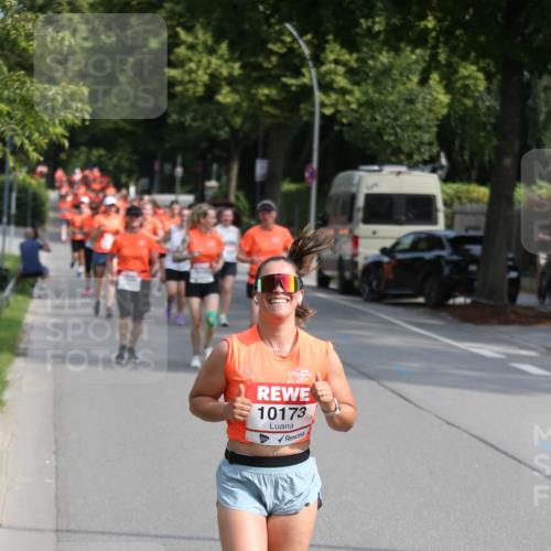 15.06.2025 - REWE Women's Run Jannik Wohlers http://msf.ph/oto/7948699 15.06.2025 09:47:23 Laufen 10173 meine-sportfotos.de
