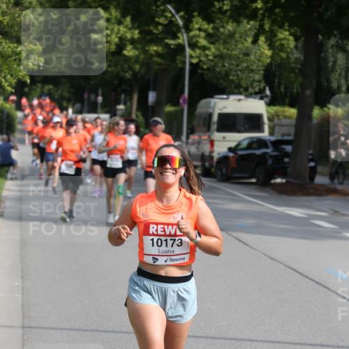 15.06.2025 - REWE Women's Run Jannik Wohlers http://msf.ph/oto/7948702 15.06.2025 09:47:23 Laufen 10173 meine-sportfotos.de