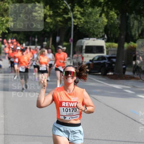 15.06.2025 - REWE Women's Run Jannik Wohlers http://msf.ph/oto/7948706 15.06.2025 09:47:24 Laufen 10173 meine-sportfotos.de