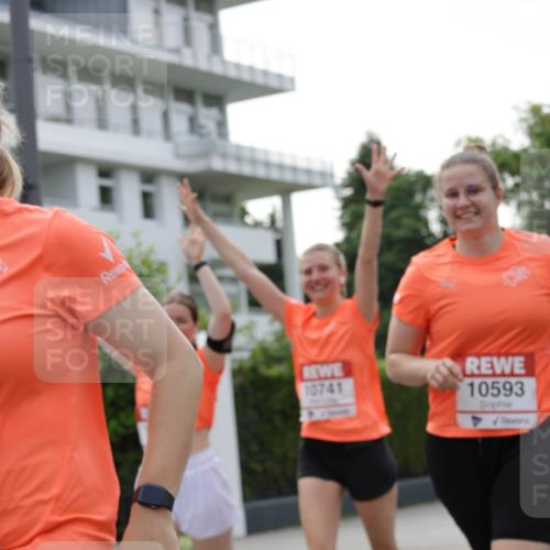 15.06.2025 - REWE Women's Run Jannik Wohlers http://msf.ph/oto/7948779 15.06.2025 08:31:14 Laufen 10741, 10593 meine-sportfotos.de