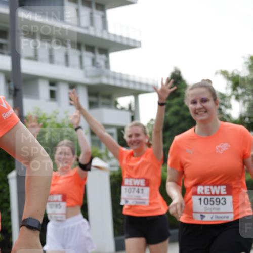 15.06.2025 - REWE Women's Run Jannik Wohlers http://msf.ph/oto/7948785 15.06.2025 08:31:15 Laufen 10741, 15, 10593 meine-sportfotos.de