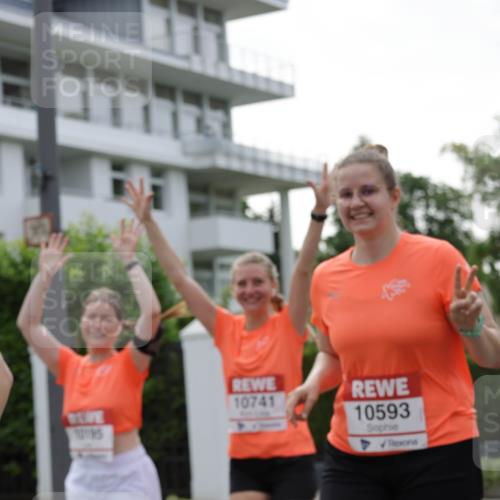 15.06.2025 - REWE Women's Run Jannik Wohlers http://msf.ph/oto/7948789 15.06.2025 08:31:15 Laufen 10741, 10593 meine-sportfotos.de