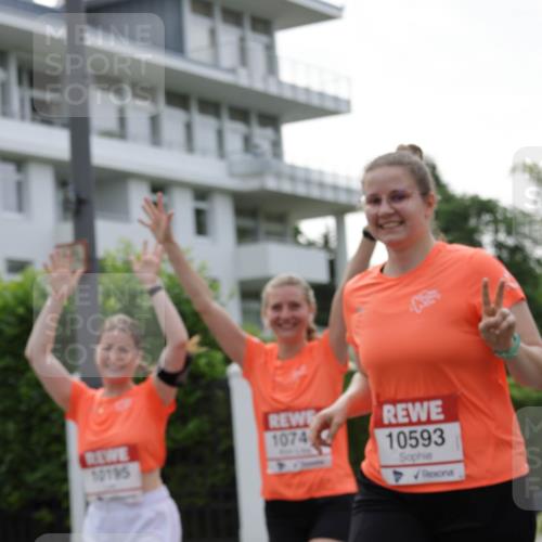 15.06.2025 - REWE Women's Run Jannik Wohlers http://msf.ph/oto/7948792 15.06.2025 08:31:15 Laufen 1074, 10593, 10195 meine-sportfotos.de