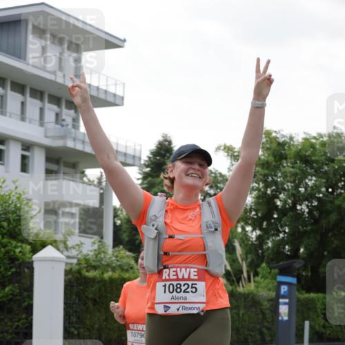 15.06.2025 - REWE Women's Run Jannik Wohlers http://msf.ph/oto/7948830 15.06.2025 08:31:16 Laufen 10790, 10825 meine-sportfotos.de