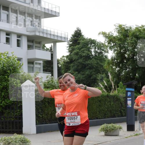 15.06.2025 - REWE Women's Run Jannik Wohlers http://msf.ph/oto/7949385 15.06.2025 08:31:44 Laufen 10, 10557, 105 meine-sportfotos.de
