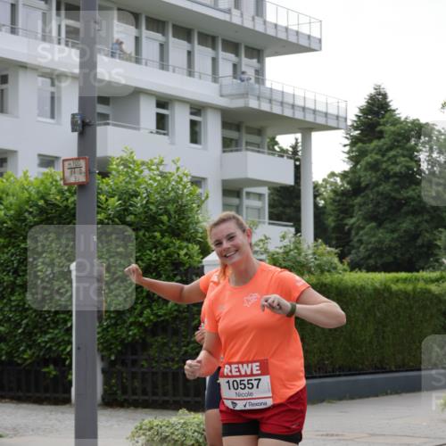 15.06.2025 - REWE Women's Run Jannik Wohlers http://msf.ph/oto/7949405 15.06.2025 08:31:44 Laufen 100, 7104, 10557 meine-sportfotos.de