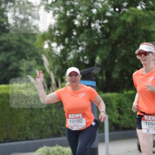 15.06.2025 - REWE Women's Run Jannik Wohlers http://msf.ph/oto/7949460 15.06.2025 08:31:49 Laufen 10182 meine-sportfotos.de