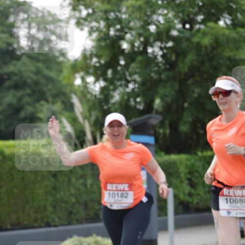 15.06.2025 - REWE Women's Run Jannik Wohlers http://msf.ph/oto/7949463 15.06.2025 08:31:50 Laufen 10182, 10688 meine-sportfotos.de
