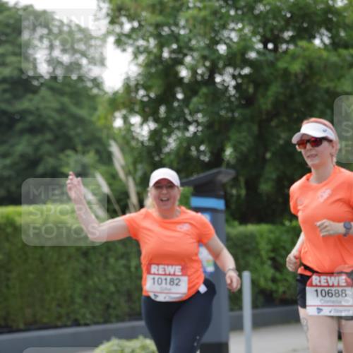 15.06.2025 - REWE Women's Run Jannik Wohlers http://msf.ph/oto/7949465 15.06.2025 08:31:50 Laufen 10182, 10688 meine-sportfotos.de