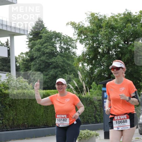 15.06.2025 - REWE Women's Run Jannik Wohlers http://msf.ph/oto/7949484 15.06.2025 08:31:50 Laufen 10182, 10688 meine-sportfotos.de