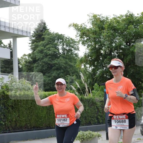 15.06.2025 - REWE Women's Run Jannik Wohlers http://msf.ph/oto/7949486 15.06.2025 08:31:50 Laufen 10182, 10688 meine-sportfotos.de