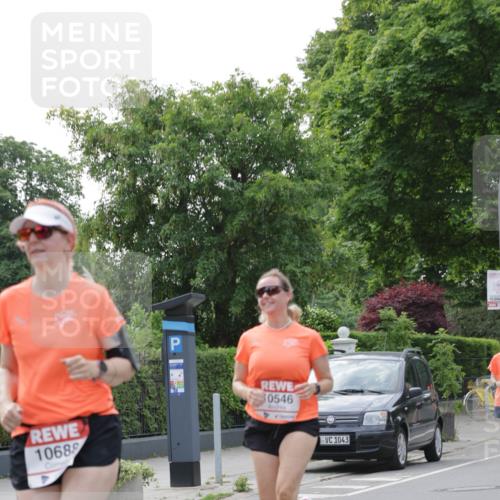 15.06.2025 - REWE Women's Run Jannik Wohlers http://msf.ph/oto/7949500 15.06.2025 08:31:51 Laufen 10689, 10546, 1043, 15 meine-sportfotos.de