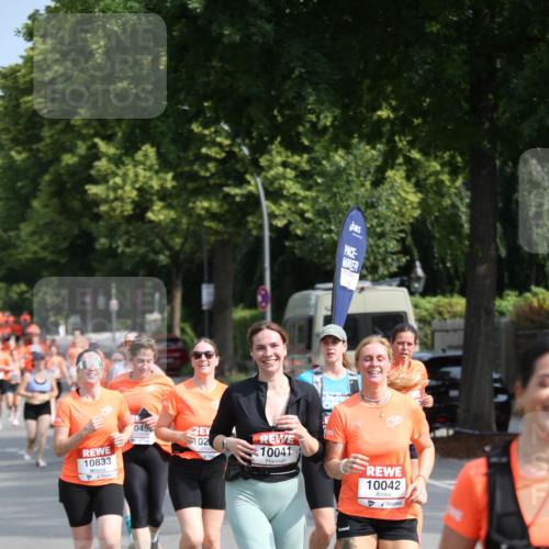 15.06.2025 - REWE Women's Run Jannik Wohlers http://msf.ph/oto/7949504 15.06.2025 09:48:09 Laufen 045, 102, 10833, 10041, 10042, 1 meine-sportfotos.de