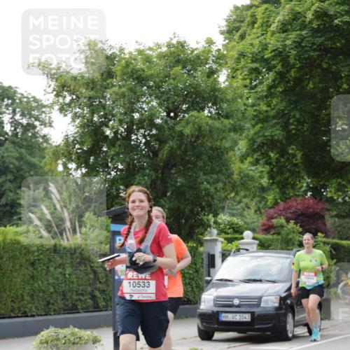 15.06.2025 - REWE Women's Run Jannik Wohlers http://msf.ph/oto/7949578 15.06.2025 08:31:59 Laufen 10533, 1043, 10694 meine-sportfotos.de