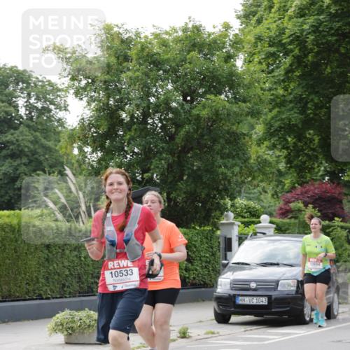 15.06.2025 - REWE Women's Run Jannik Wohlers http://msf.ph/oto/7949592 15.06.2025 08:32:00 Laufen 10533, 1043, 10694 meine-sportfotos.de