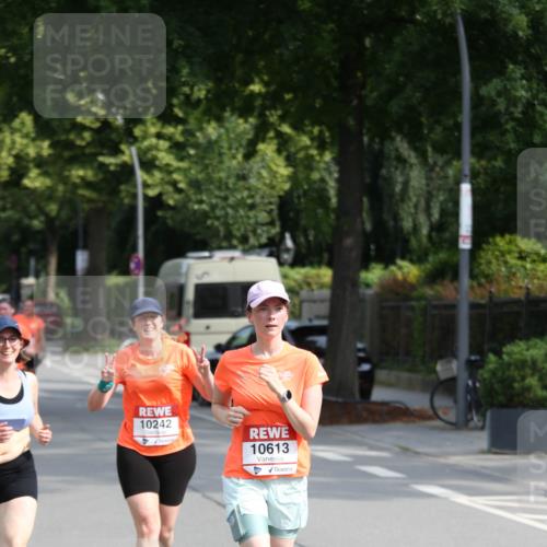 15.06.2025 - REWE Women's Run Jannik Wohlers http://msf.ph/oto/7949644 15.06.2025 09:48:17 Laufen 10242, 10613 meine-sportfotos.de