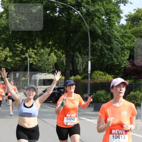 15.06.2025 - REWE Women's Run Jannik Wohlers http://msf.ph/oto/7949673 15.06.2025 09:48:19 Laufen 10242, 10613 meine-sportfotos.de