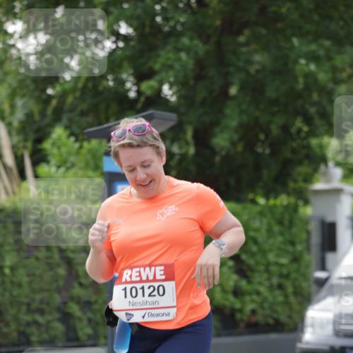15.06.2025 - REWE Women's Run Jannik Wohlers http://msf.ph/oto/7949725 15.06.2025 08:32:04 Laufen 10120 meine-sportfotos.de