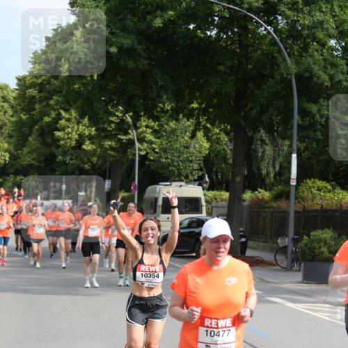 15.06.2025 - REWE Women's Run Jannik Wohlers http://msf.ph/oto/7949726 15.06.2025 09:48:25 Laufen 10354, 10477 meine-sportfotos.de