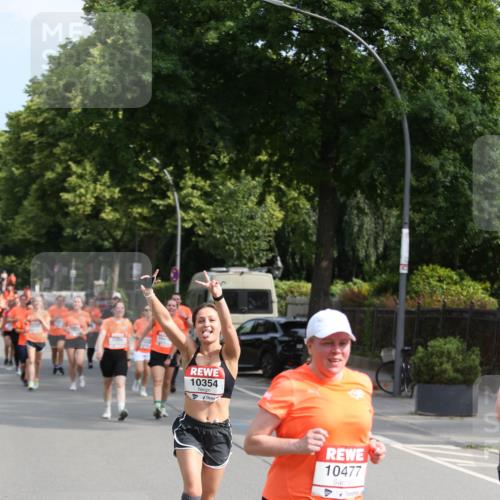 15.06.2025 - REWE Women's Run Jannik Wohlers http://msf.ph/oto/7949731 15.06.2025 09:48:25 Laufen 10354, 10477 meine-sportfotos.de
