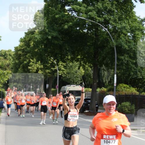 15.06.2025 - REWE Women's Run Jannik Wohlers http://msf.ph/oto/7949742 15.06.2025 09:48:26 Laufen 10354, 10477 meine-sportfotos.de
